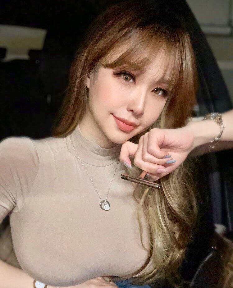 2busty2hide