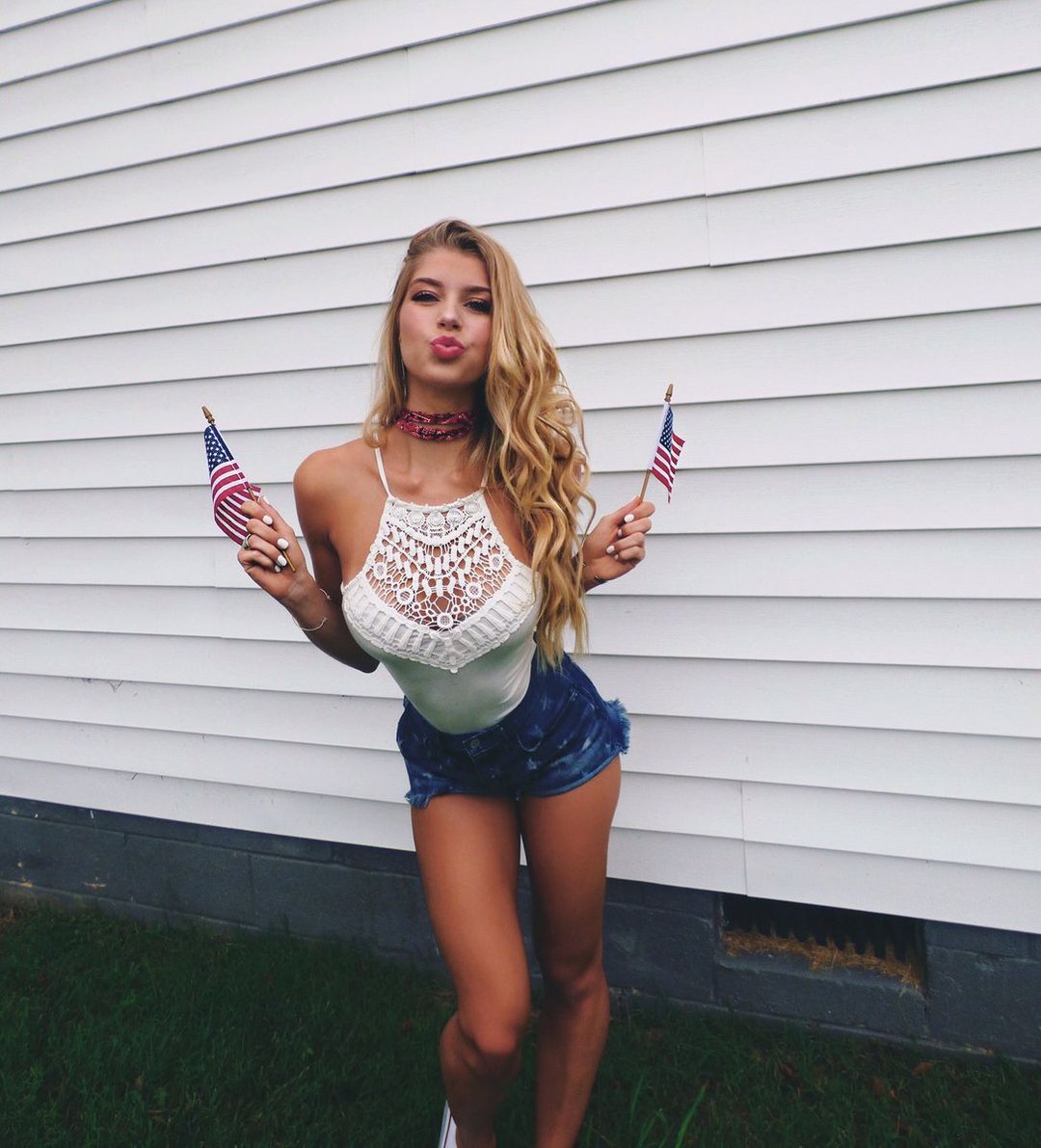 AllieDeBerry | Pictures | Scrolller