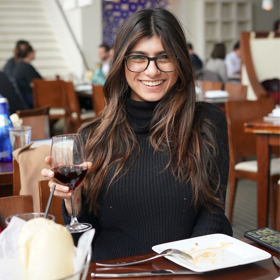 Mia Khalifa Scrolller