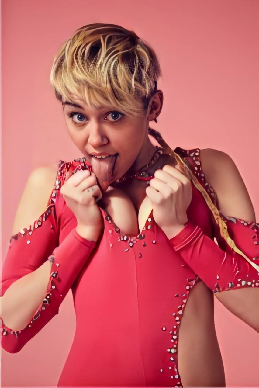 Miley Cyrus Scrolller 7152