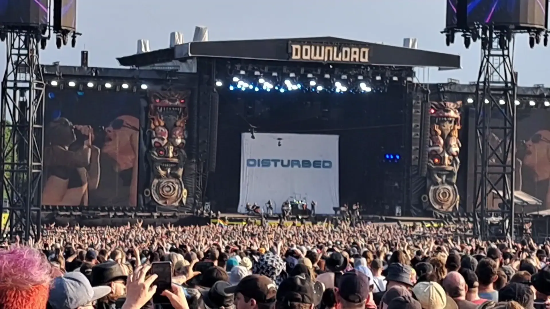 My sister wanted me to Film Disturbed's cover of Sound Of Silence at last year's Download festival and I got slightly distracted halfway through.