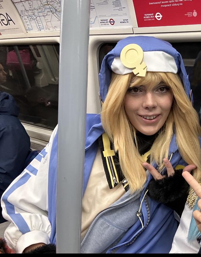 Trans Scroller Trying to appreciate how I look in cosplay | Scrolller