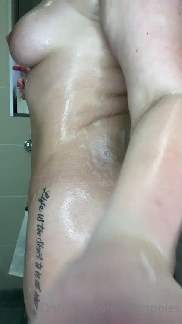 pawg claps her fat ass