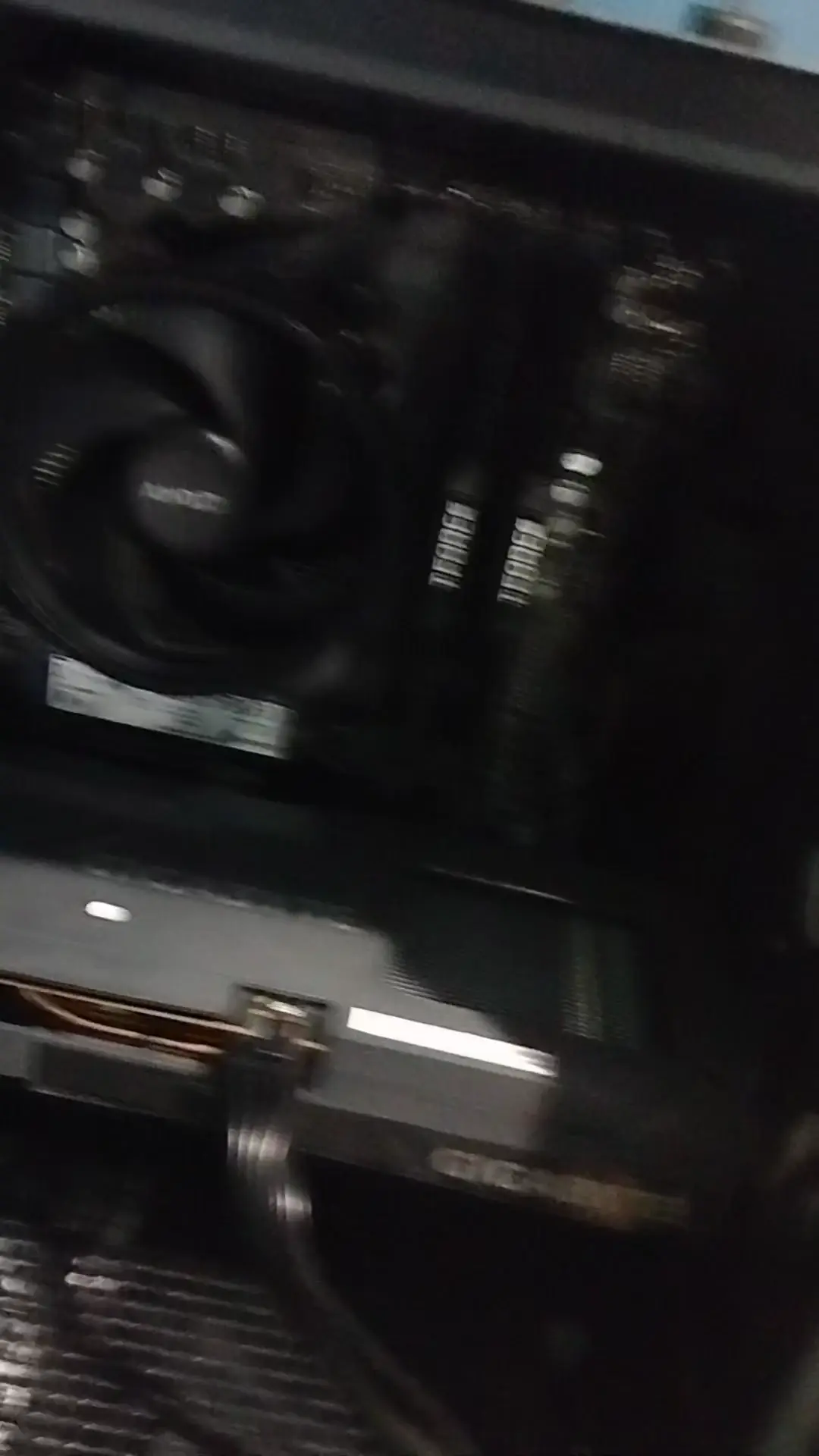 Pc turns on a second then turns off 