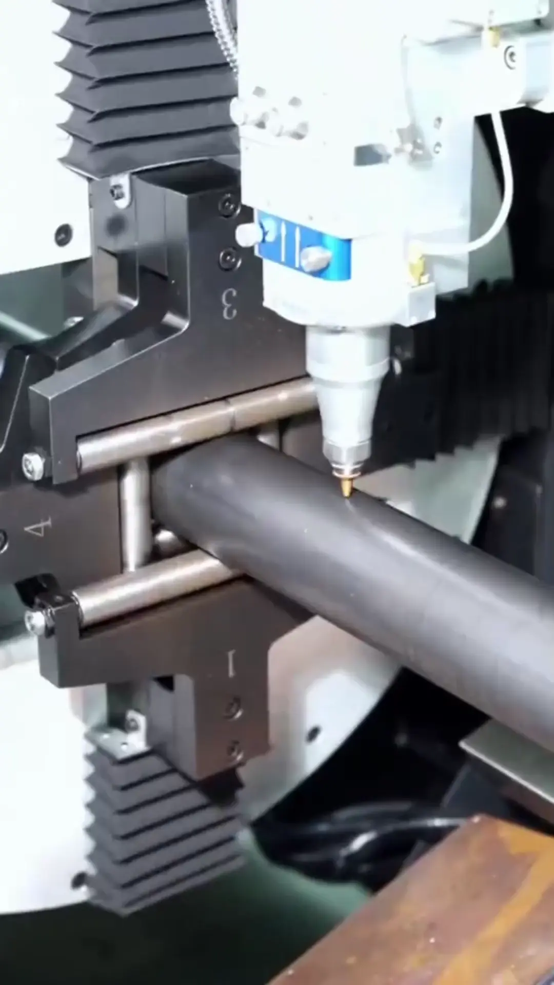 Plasma Laser Cutter makes cool and satisfying hinging mechanism 