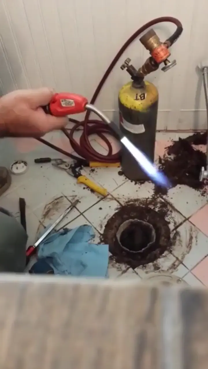 Plumber shits his pants
