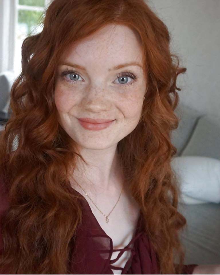 Pretty Redhead Scrolller