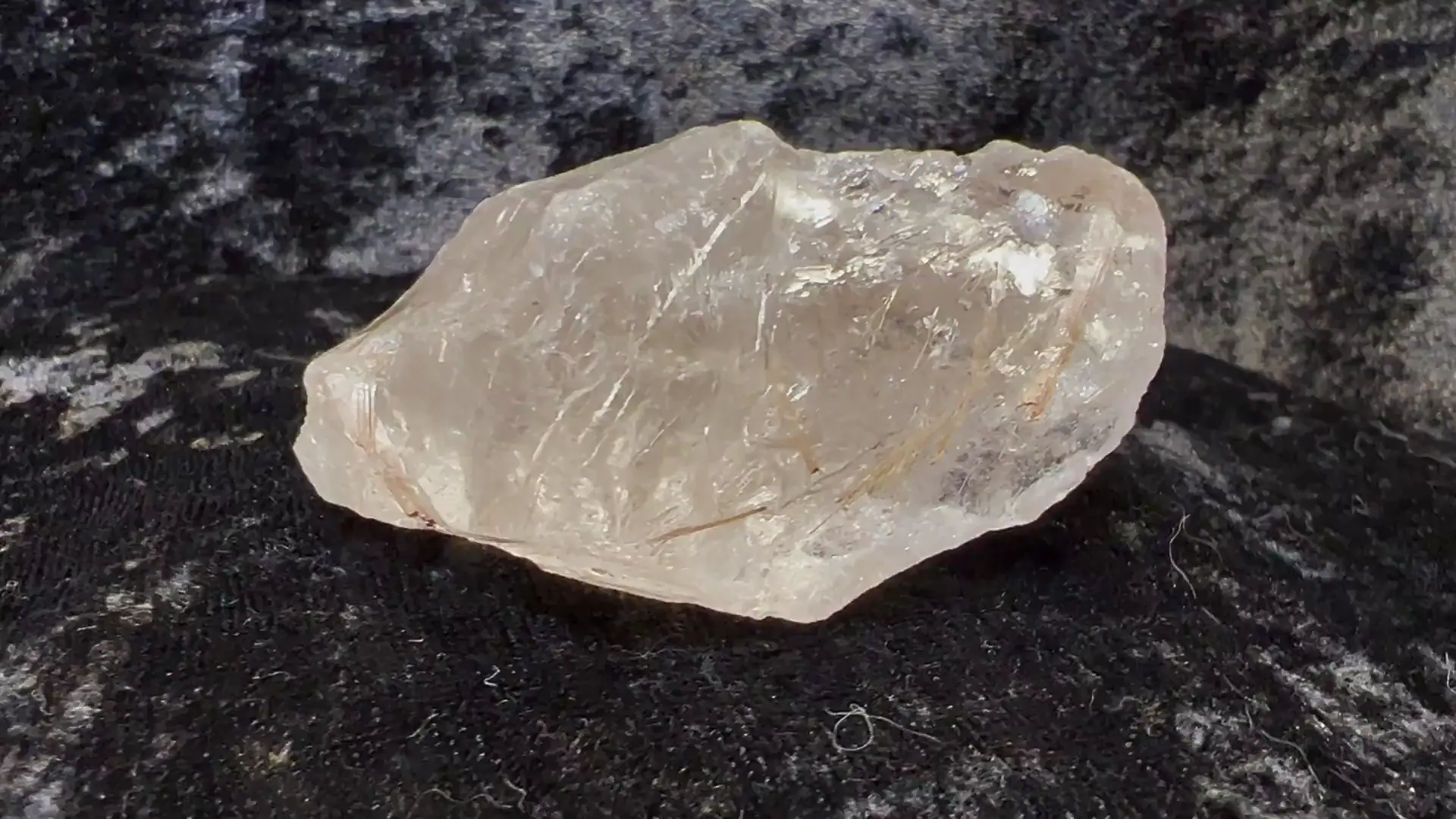Raw rutilated quartz
