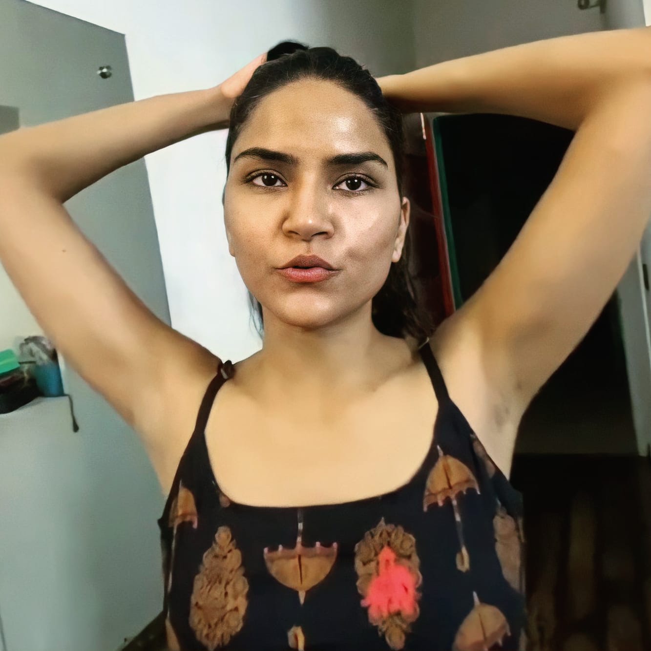 Ritu Rathee Armpits Scrolller