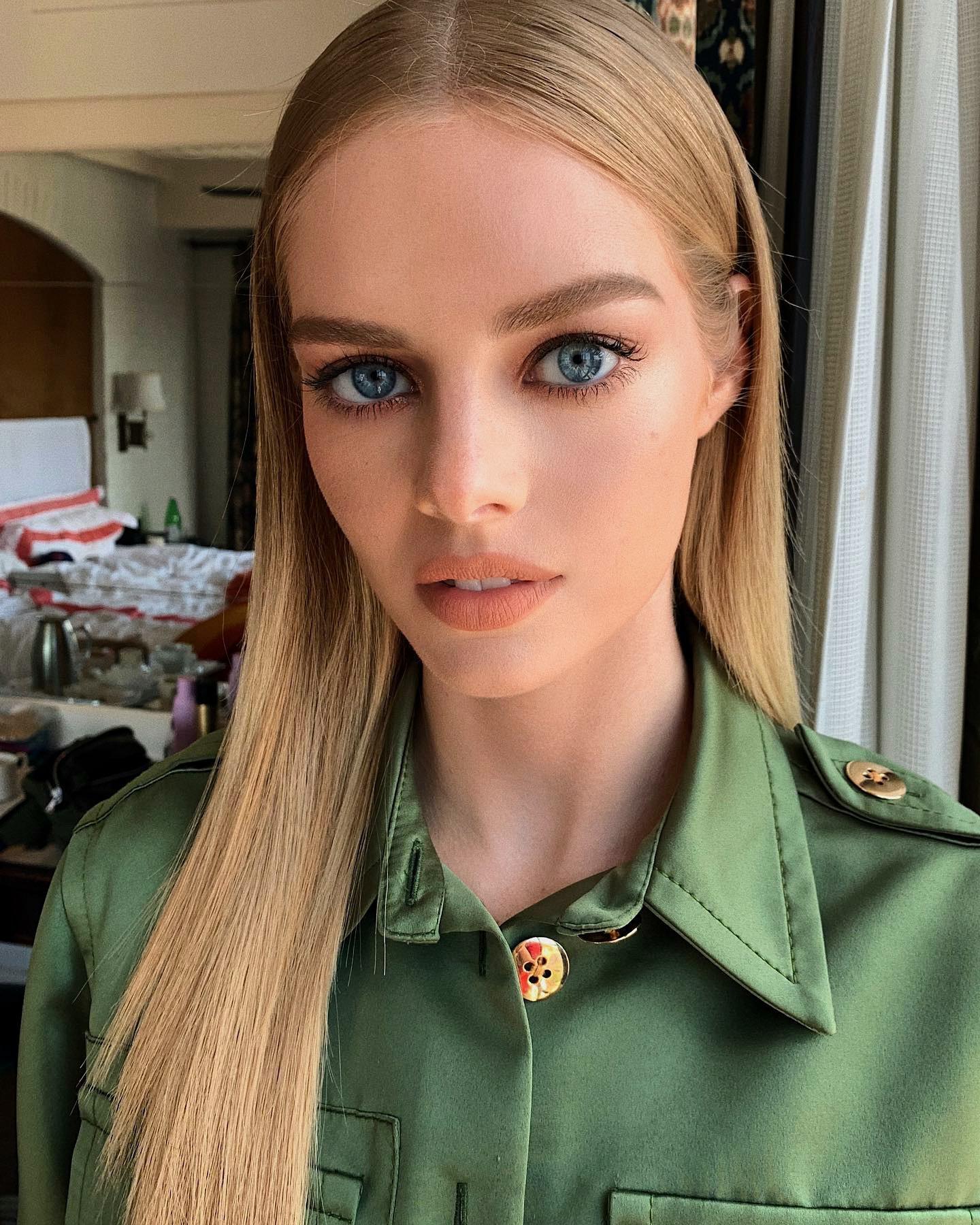 Samara Weaving Has Those Perfect Blowjob Eyes That Would Stare Deep Into Your Soul 🤤 Scrolller 