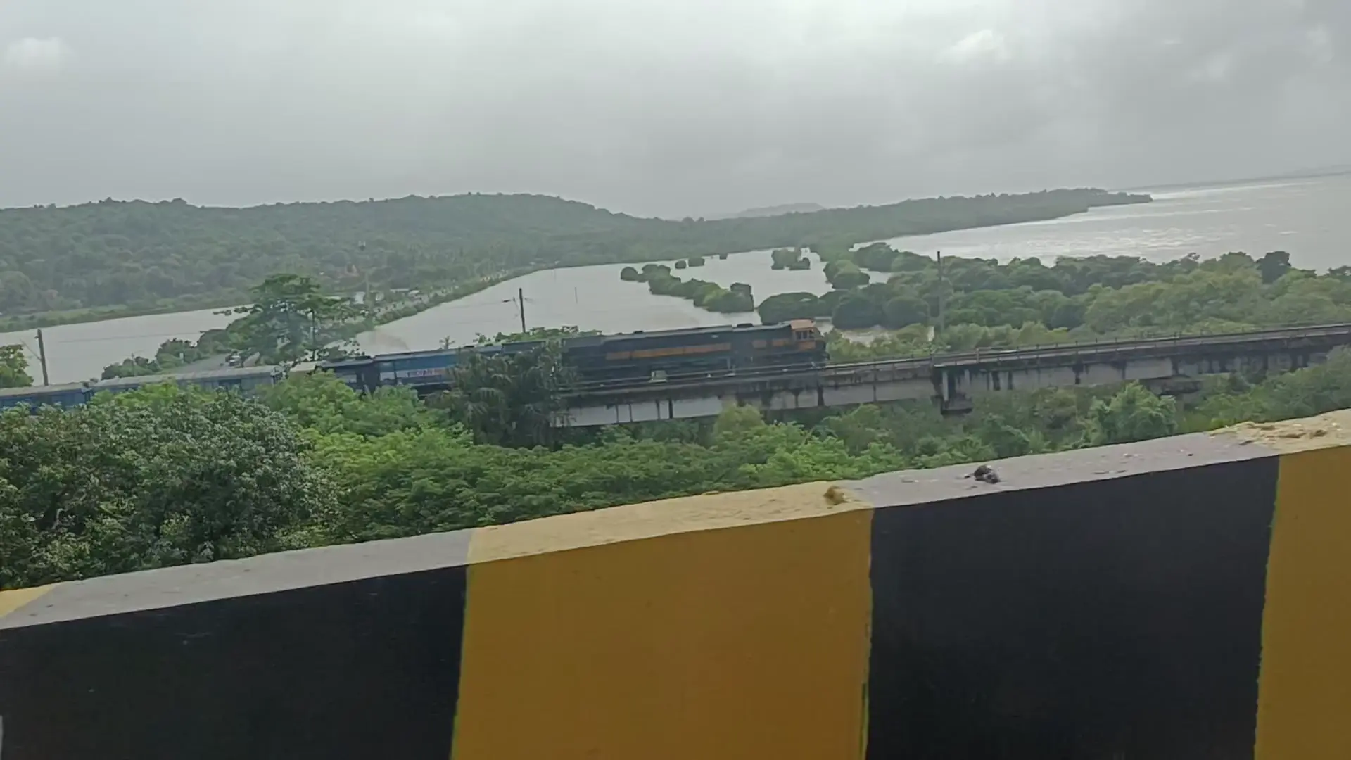 SCENIC VIEWS & TRAIN 🚂 | Scrolller