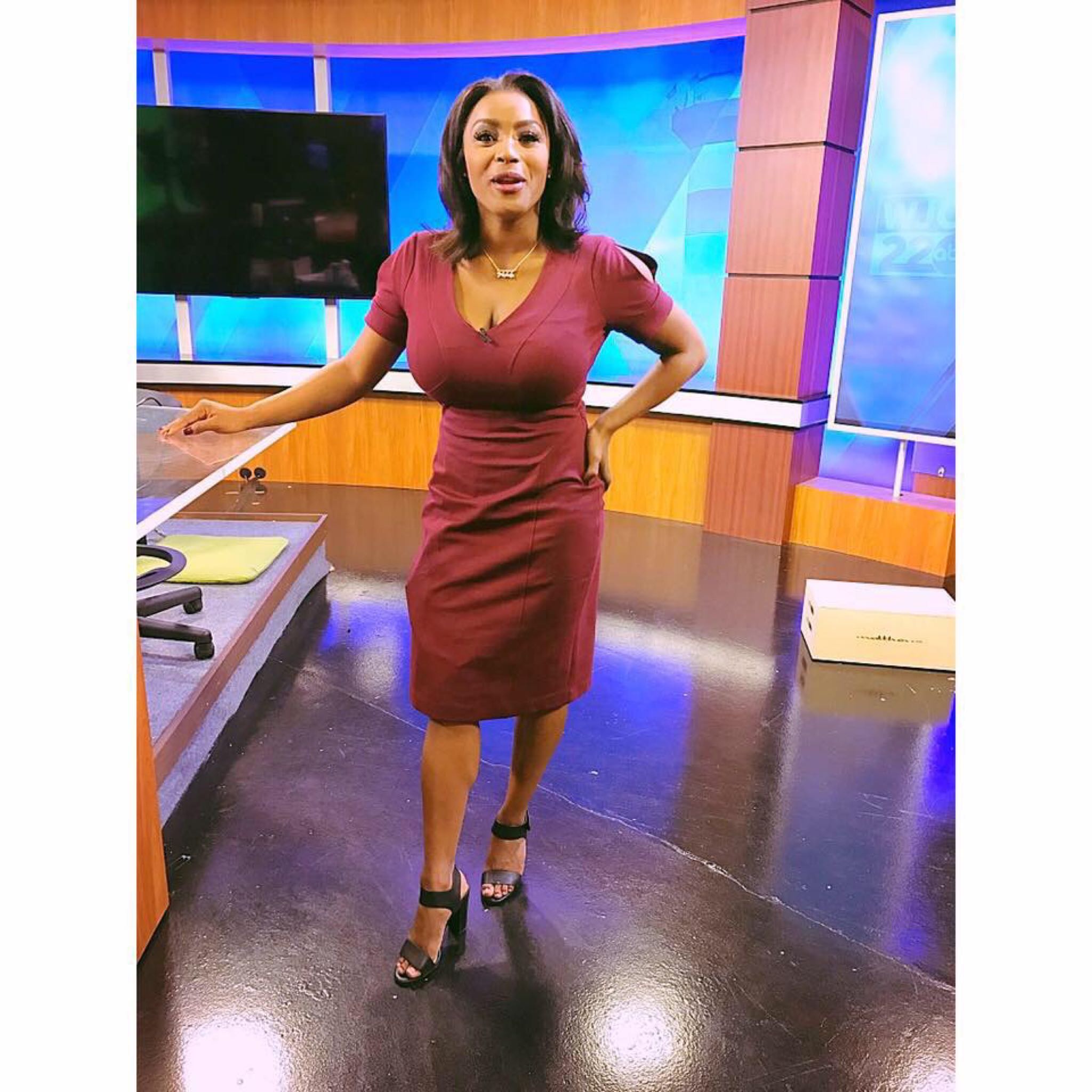 Sexy News Anchor Nicole Baker Scrolller 8745