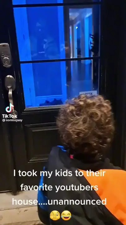 Showing up unannounced at a Youtuber's house for a pic with her kids