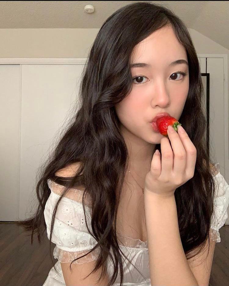 Strawberry 🍓 | Scrolller