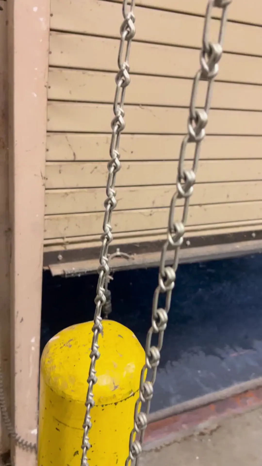 The electric motor that closes the door is broken