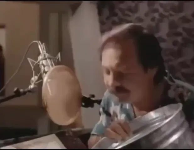 The lion roar sound effects in The Lion King were not actually lions, but voice actor Frank Welker growling into a metal trash can 