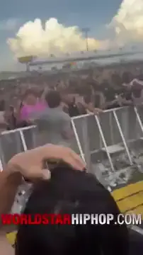 The other angle of that guy acting tough at the festival. The guy in the pink shirt didn't even have enough space to move, yet still knocked him out twice!