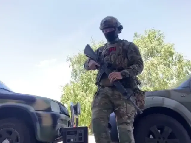 This is Big Mac, a Canadian fighting in Ukraine. Donors from Protect a Volunteer helped his team get an ecoflow so they can have power without the noise of a generator. It's a little hard to hear him in this video but he has a great message to say thank you here :)