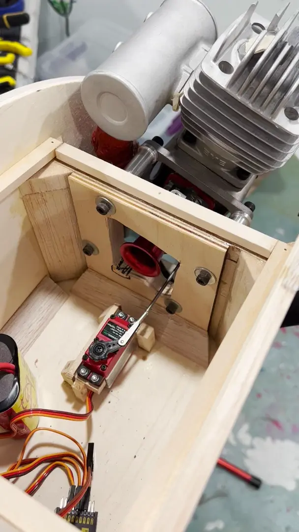 Throttle servo installed.