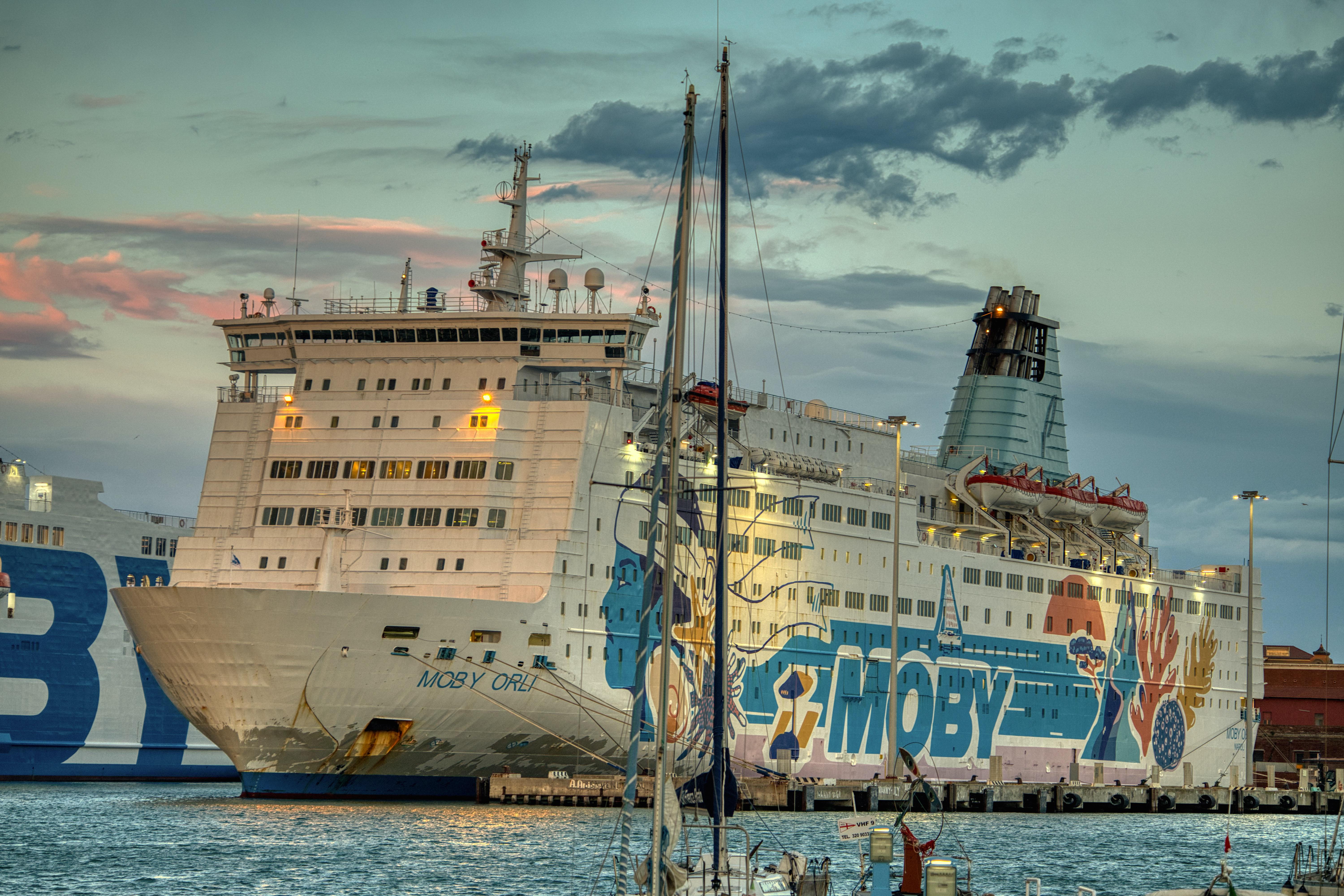 Traghettismo,Livorno[OC]6000x4000