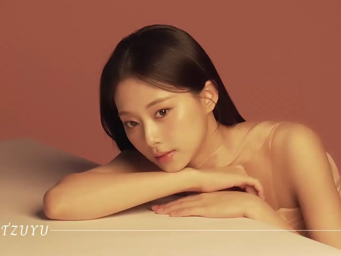 Tzuyu posing for Visée