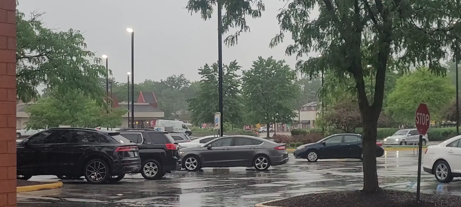 University City, Missouri fire department Tower Ladder 2625 responding to house fire 