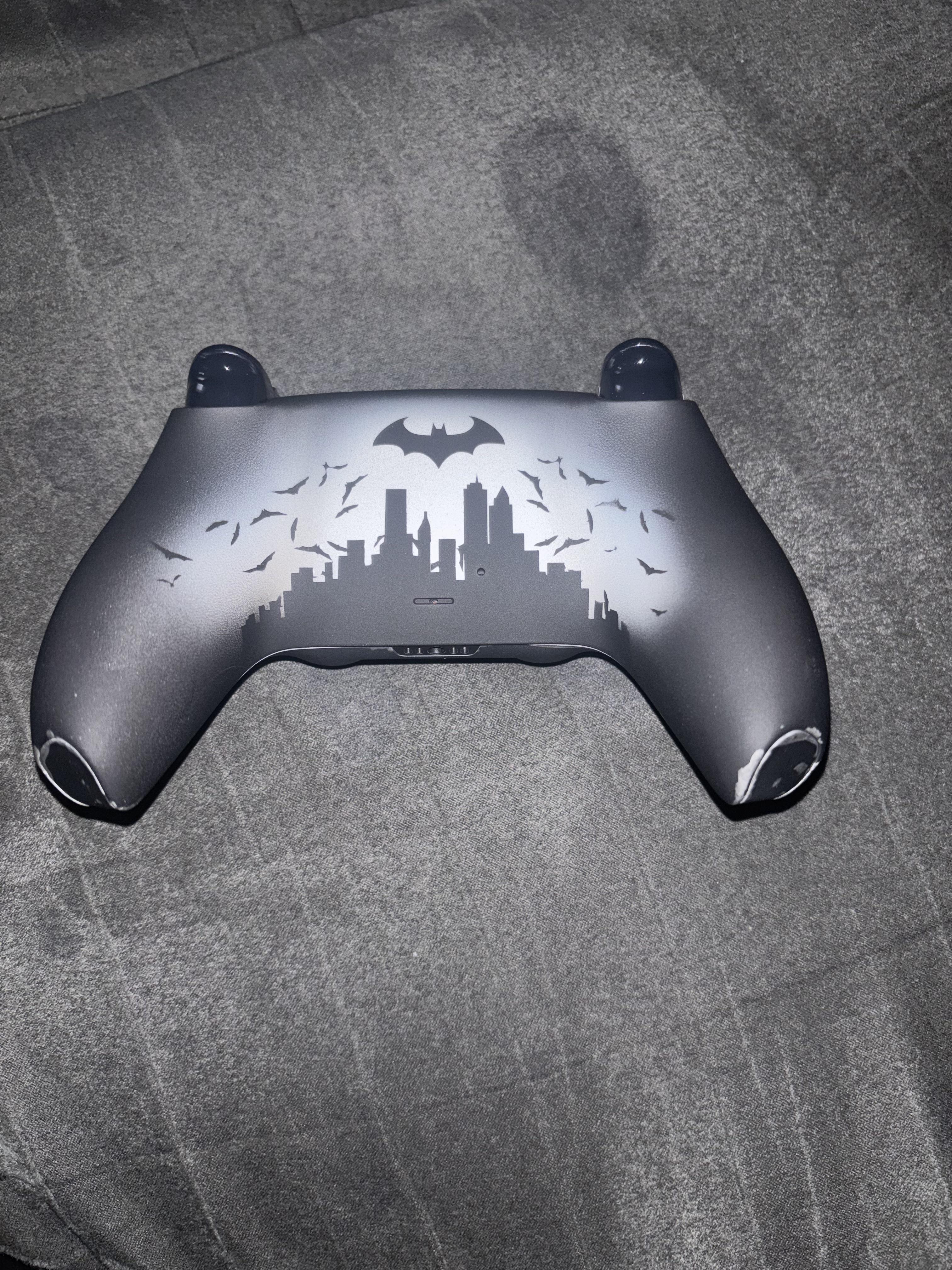 Custom PS5 Batman controller I bought today at Cleveland comic con ...