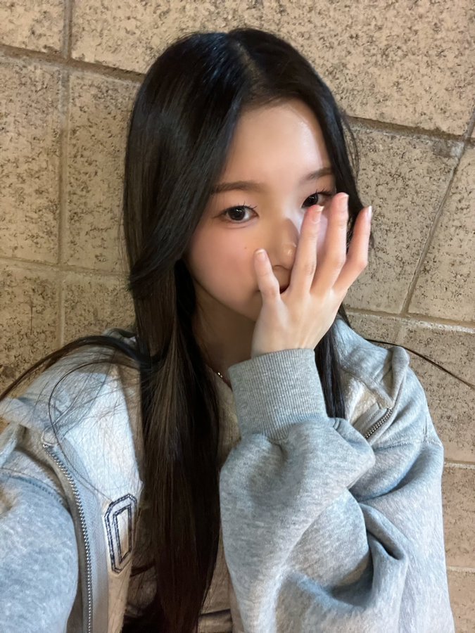 Project H - Leeahn (Member Reveal Photos) | Scrolller