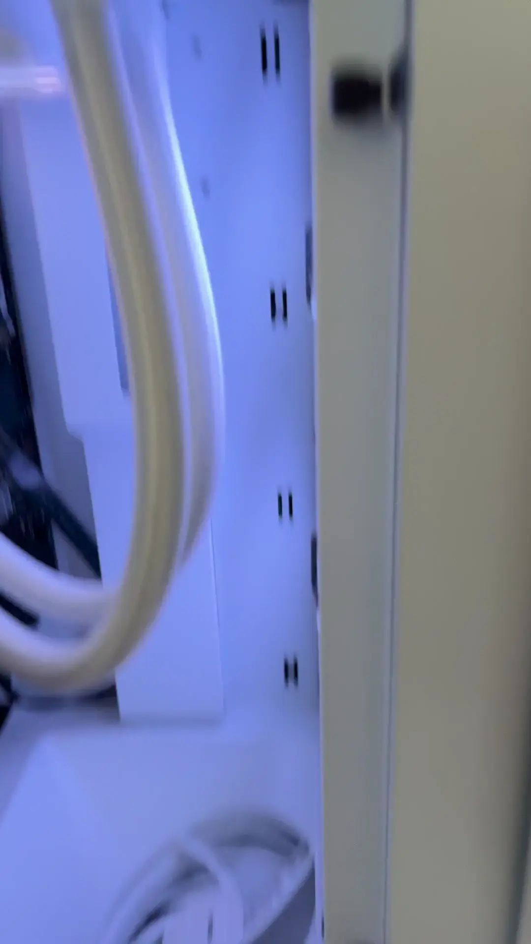 Why is that metal string inside there at the blade so shaky at the ...