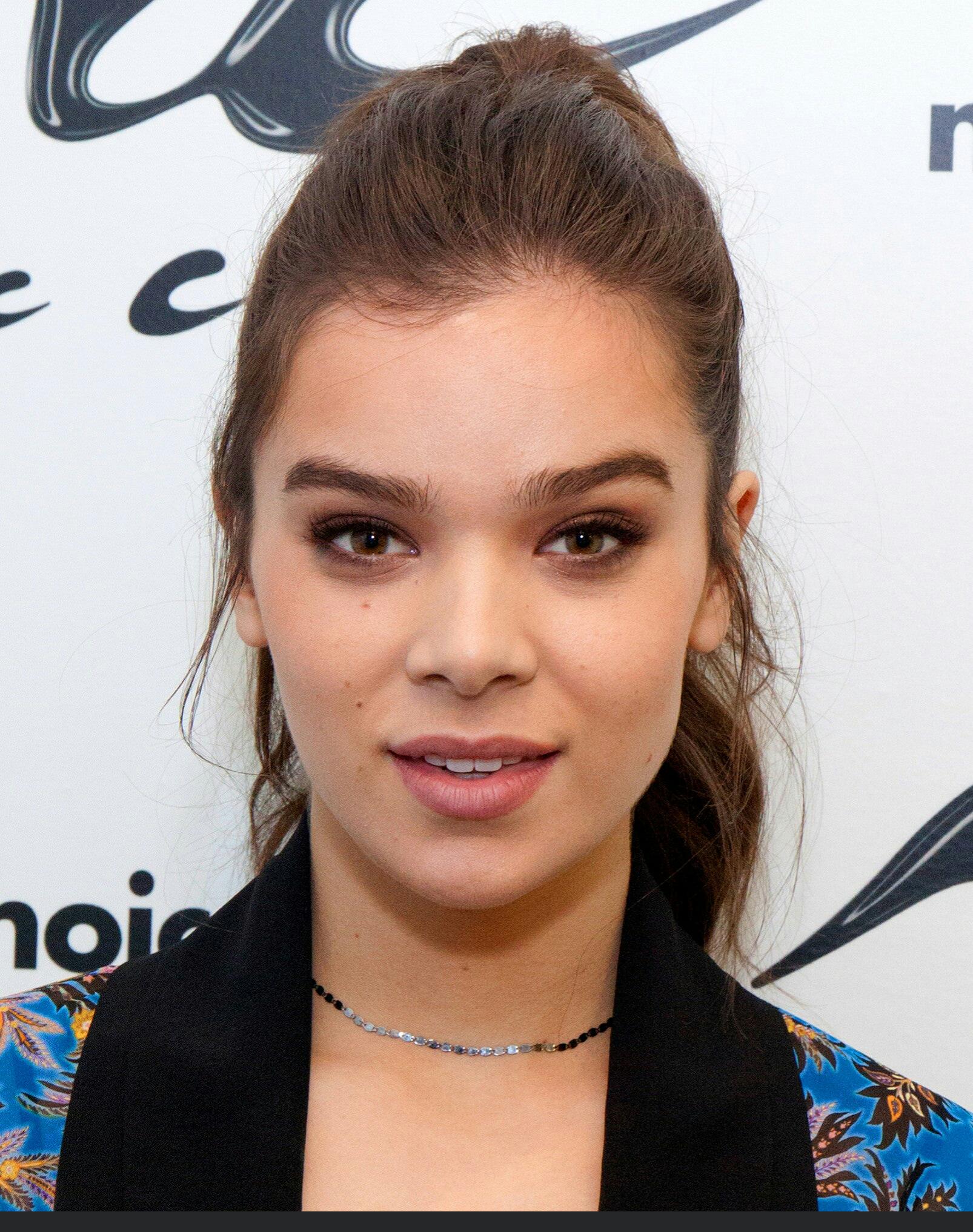 Would Love See Hailee Steinfeld In Blow Bang With Bbc And See Her Beautiful Face With Jizz