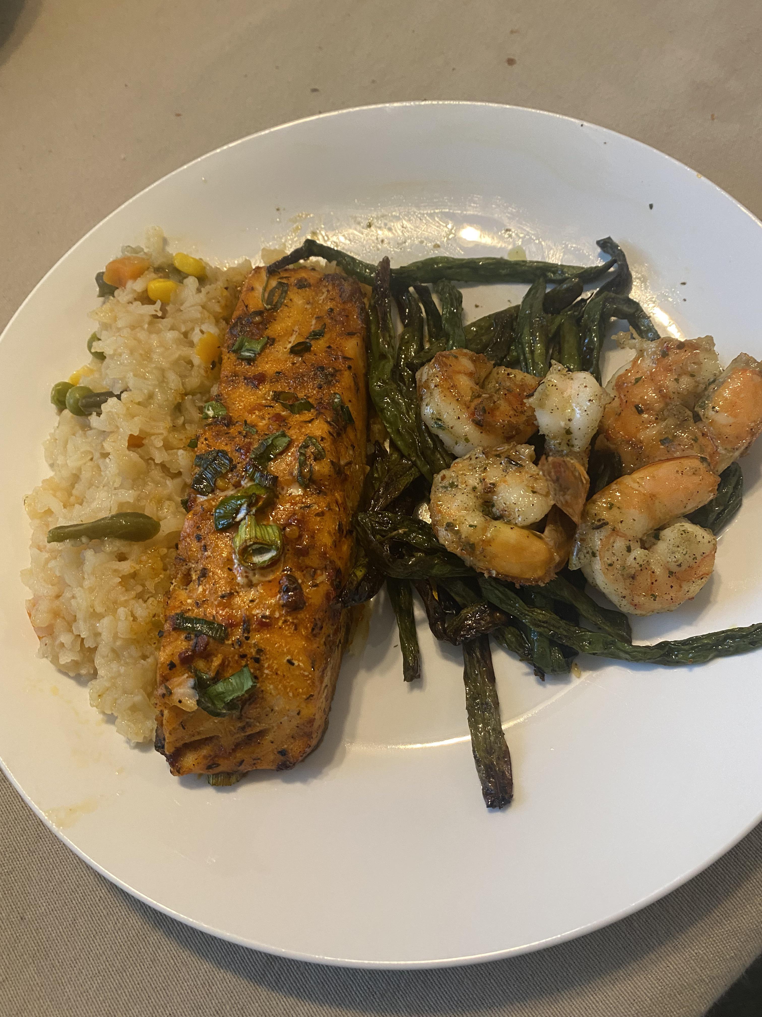 [homemade] Jerk style Salmon on a bed of Spanish rice with Garlic ...