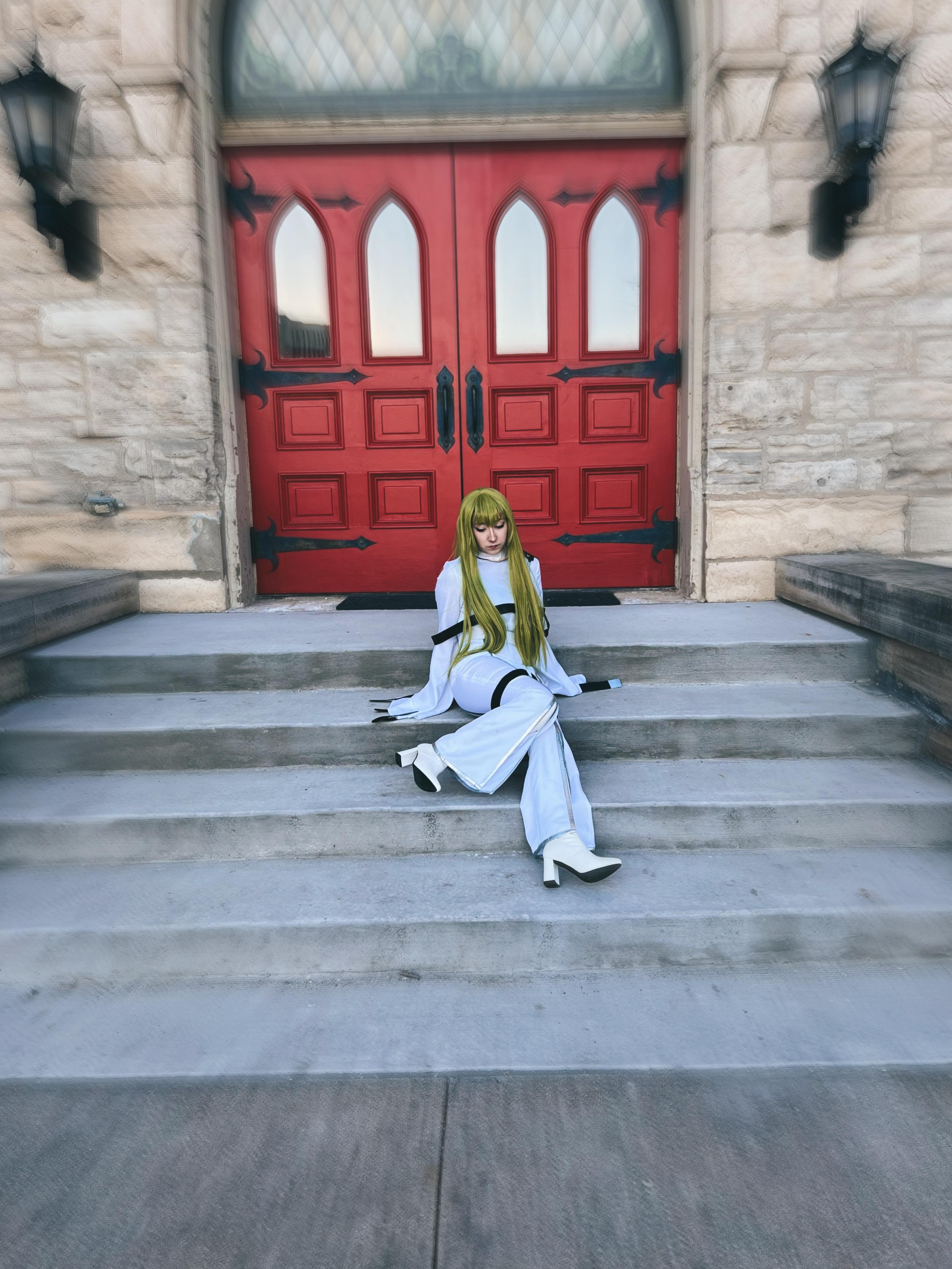 C.C. Cosplay as Sode no Shirayuki from Bleach in a white shihakusho robe and long green wig