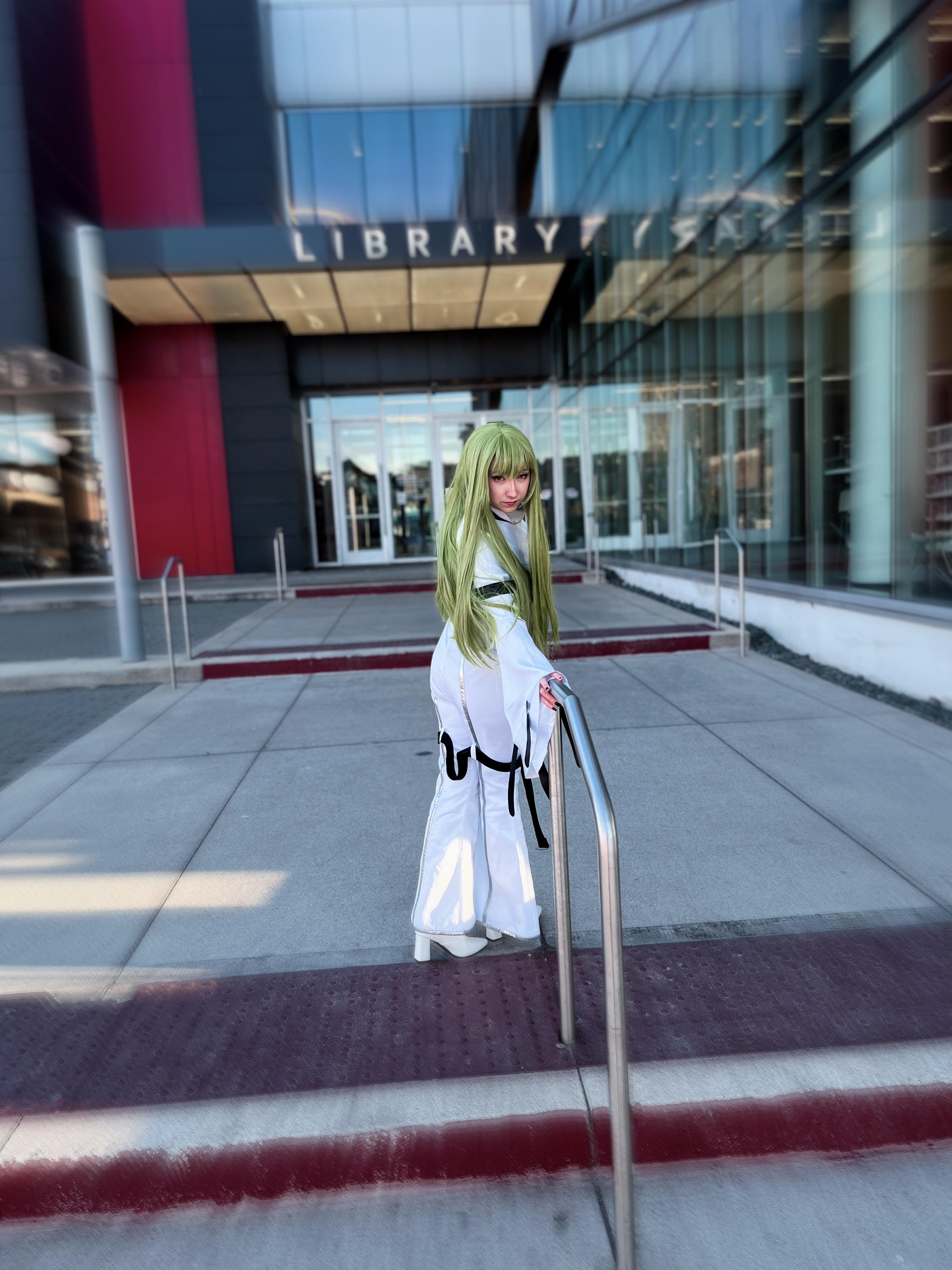 C.C. Cosplay as Sode no Shirayuki from Bleach in a white shihakusho robe and long green wig
