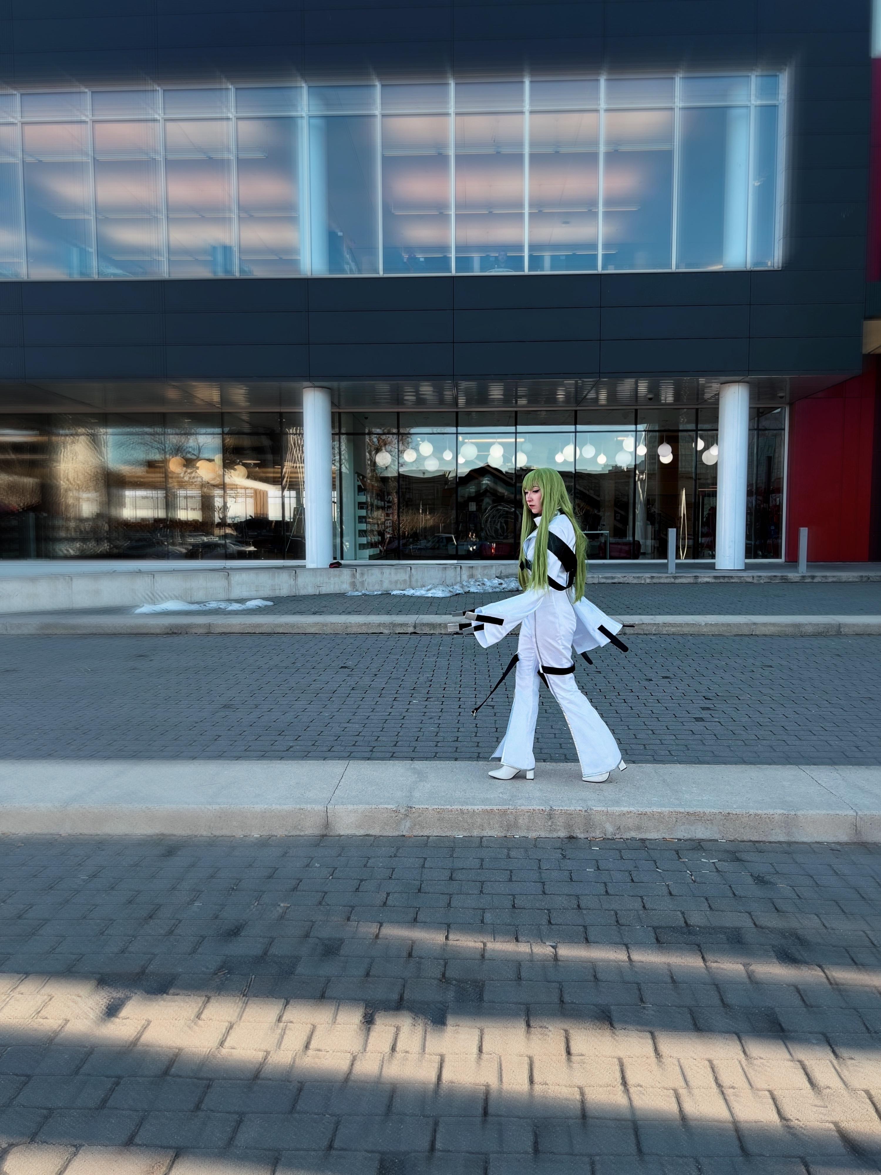 C.C. Cosplay as Sode no Shirayuki from Bleach in a white shihakusho robe and long green wig