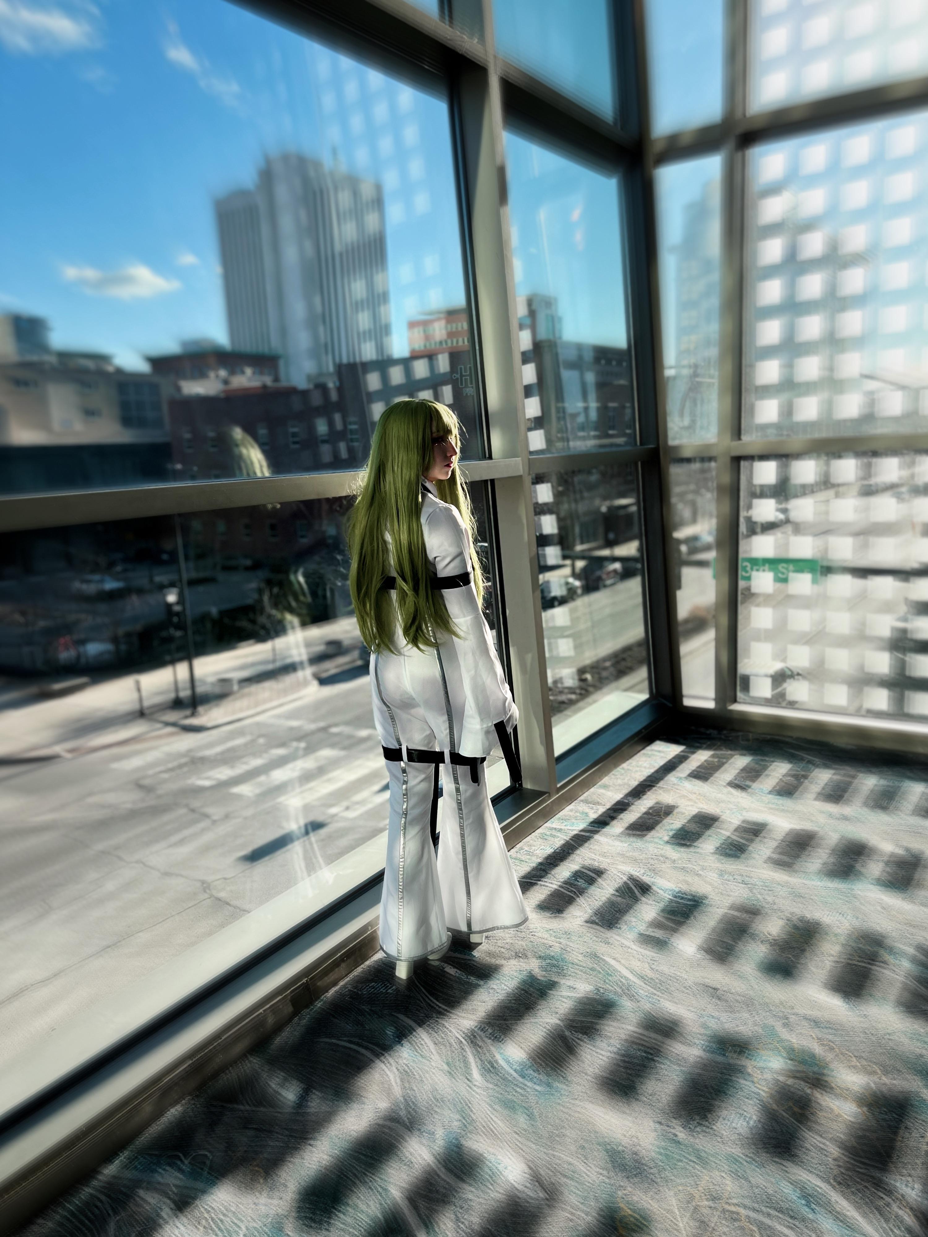 C.C. Cosplay as Sode no Shirayuki from Bleach in a white shihakusho robe and long green wig
