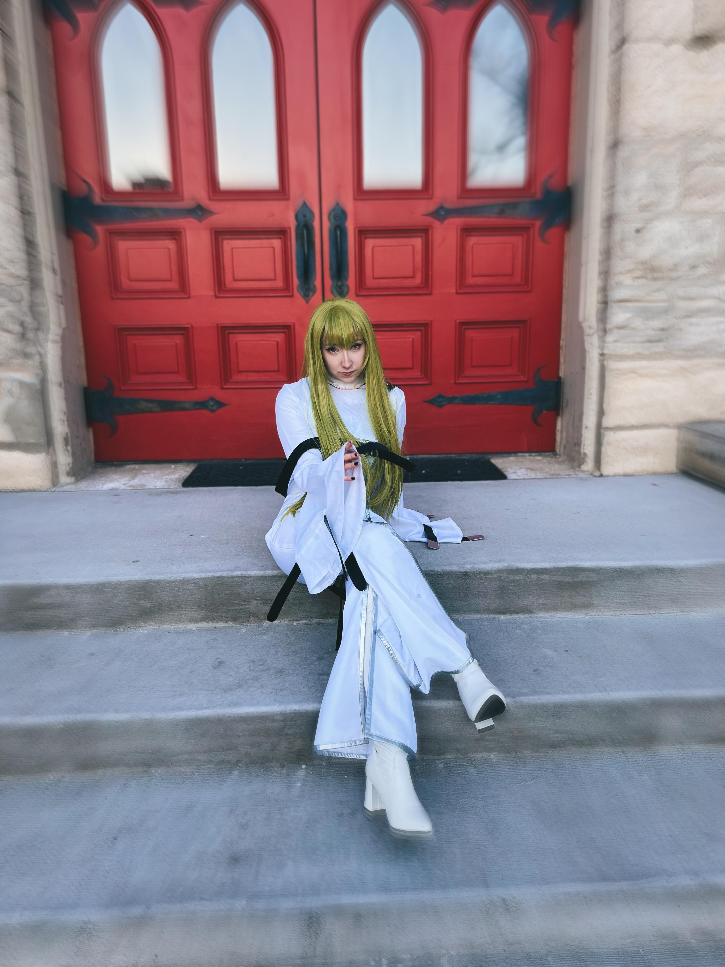 C.C. Cosplay as Sode no Shirayuki from Bleach in a white shihakusho robe and long green wig