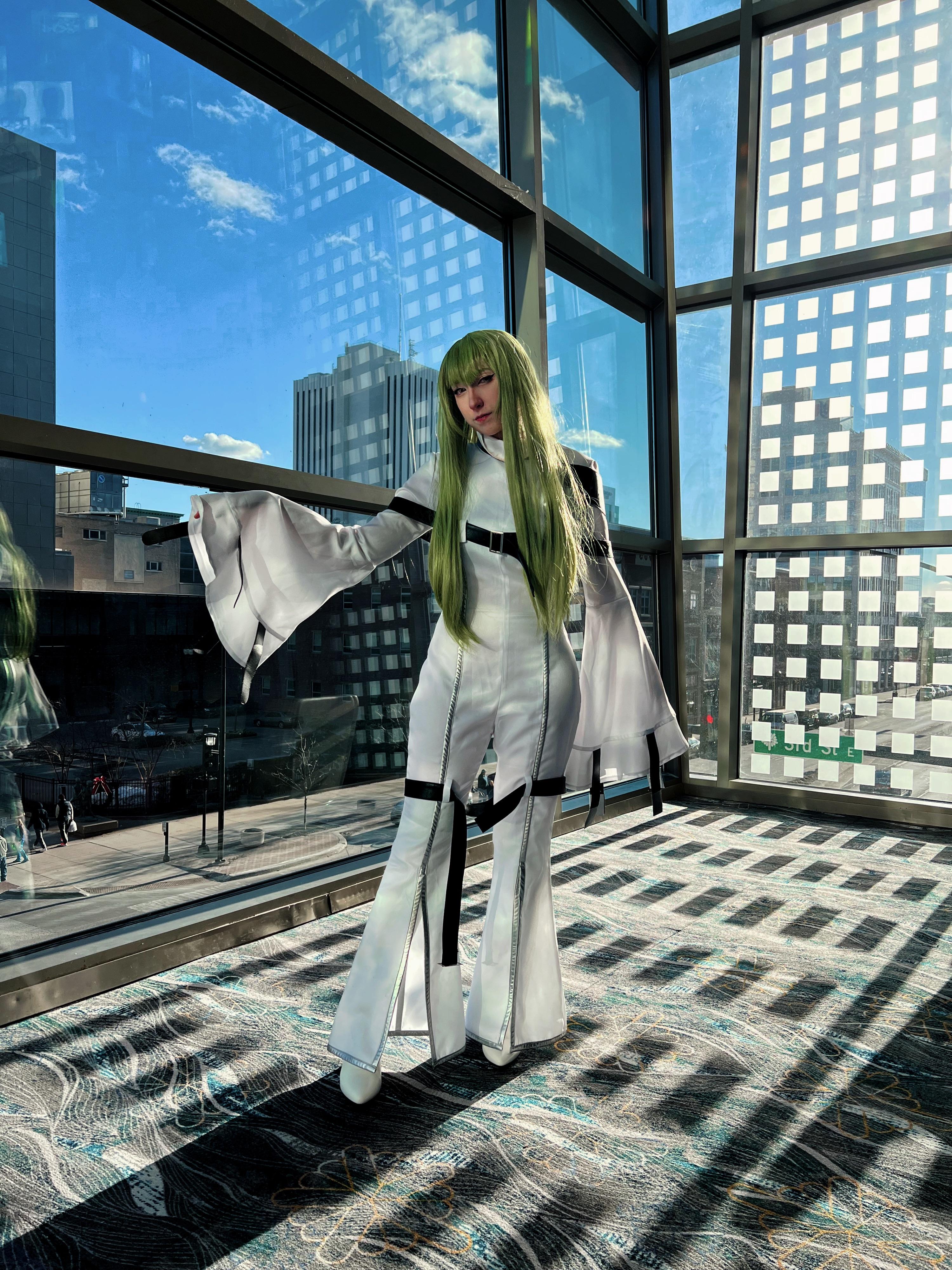 C.C. Cosplay as Sode no Shirayuki from Bleach in a white shihakusho robe and long green wig