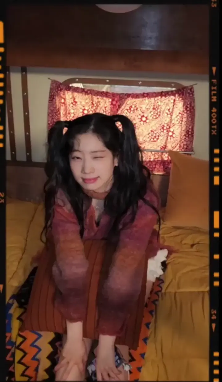 Zoom on this cute Dahyun