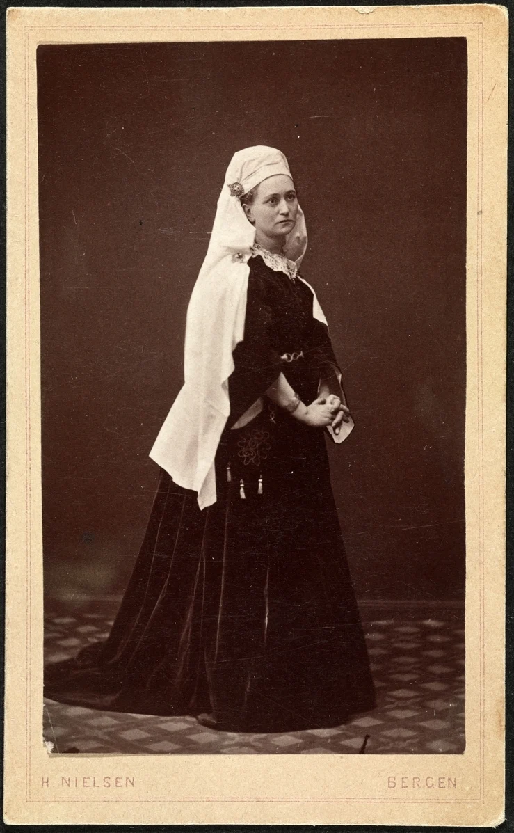 Fredrikke Nielsen Scrolller fredrikke-nielsen-scrolller