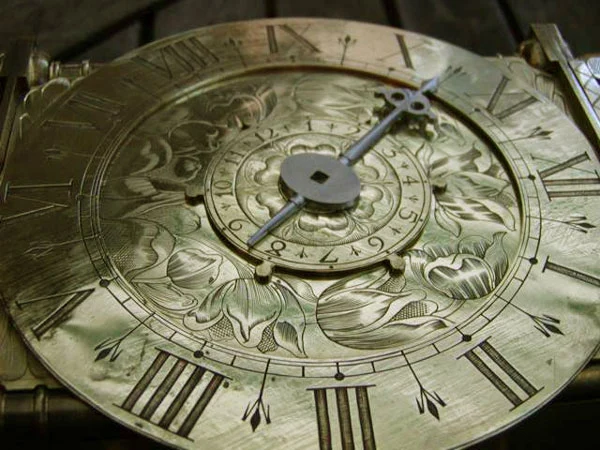 Example of a tulip engraving on the dial of a lantern clock