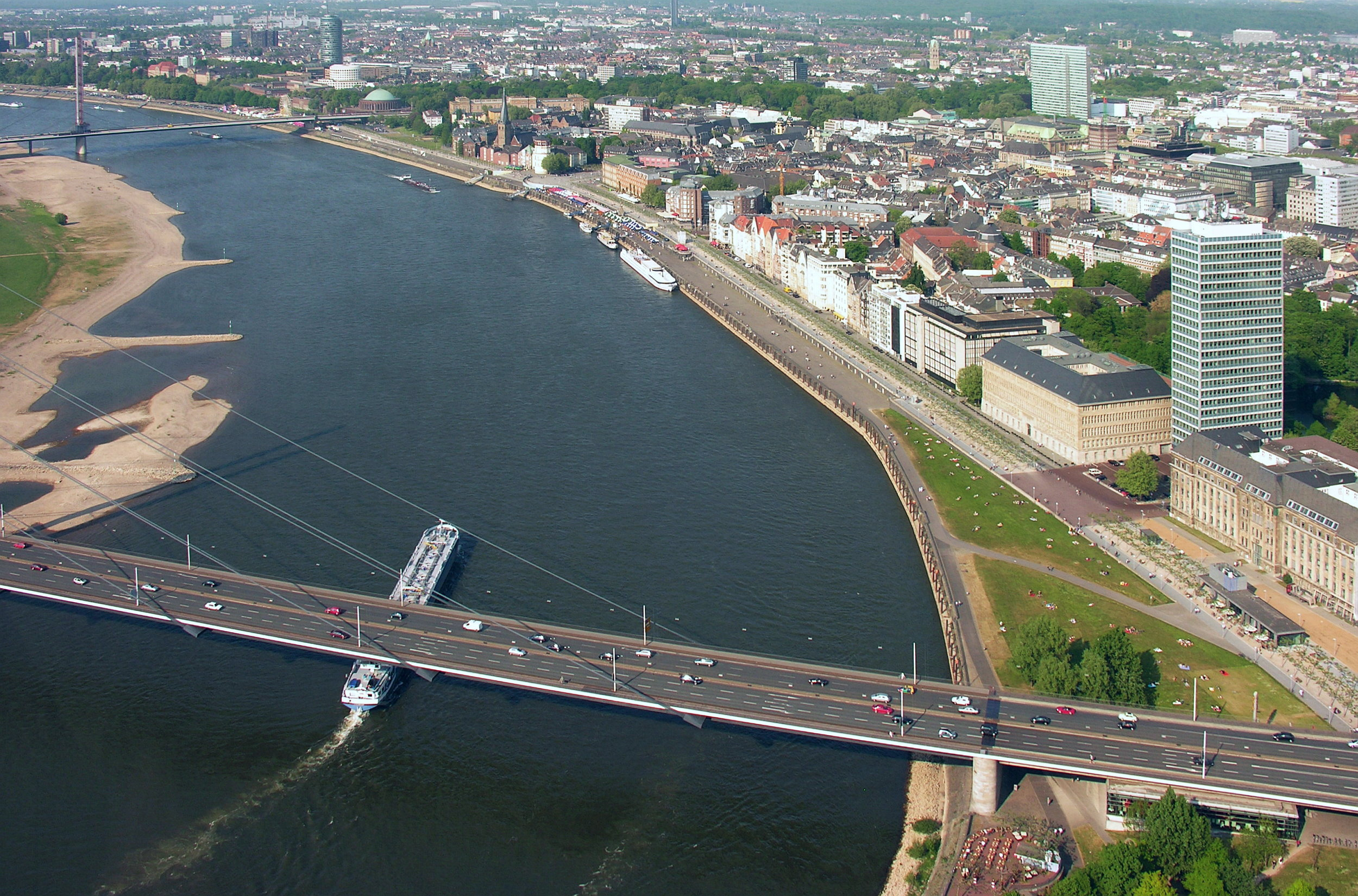 Low water in Düsseldorf
