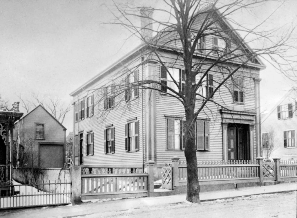 The Borden household at 92 Second Street in Fall River, Massachusetts
41°41′56″N 71°09′22″W﻿ / ﻿41.6989°N 71.1562°W﻿ / 41.6989; -71.1562