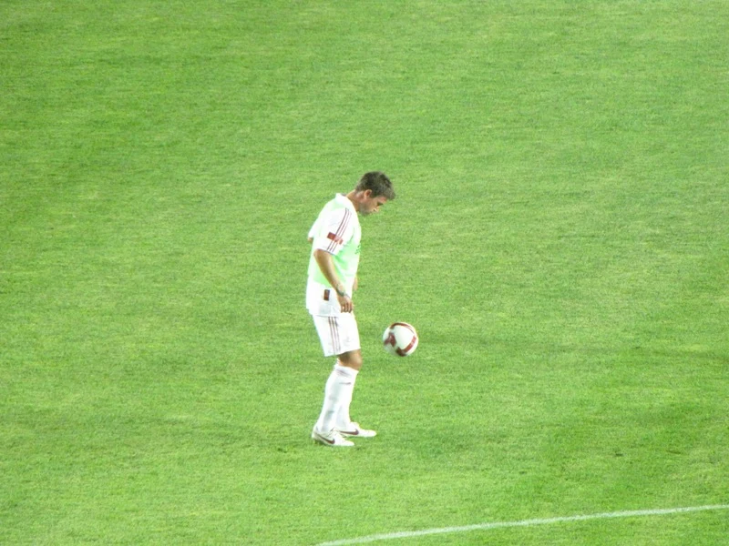 Kewell warming up before a match with Galatasaray in July 2009.