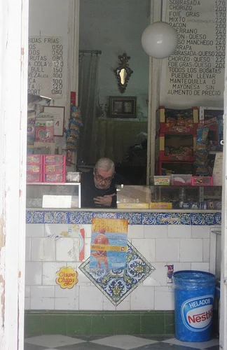 El hombre de las chuches