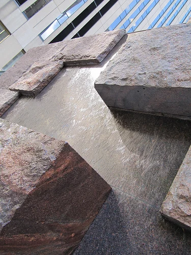 Fountain (Looks Sideways)